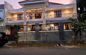 Pondok Indah House, Behind Pim, Quiet Area, Swimming Pool Available.