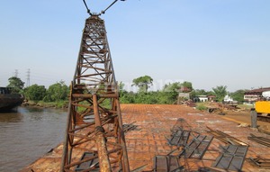 Ship 330 Feet, 5000 Tons, Still Can Dock on This Land: Commercial Land on the Edge of Barito River, Guaranteed Profit!