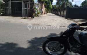 Land Plot 240 m2 Jl.kampar III Tenayan City Pekan Baru , 300 thousand per m2 or around 72 million.