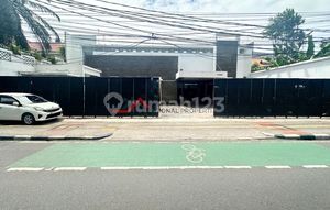 Office Building Suitable for Restaurant Business Below NJOP in Kebayoran Baru, South Jakarta