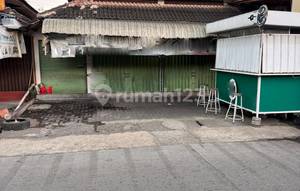 Shop House for Sale in a Densely Populated Area on Jl. Pucang Gading, Demak