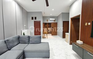 Ready-to-occupy house in Mumbul Nusa Dua, furnished, spacious terrace, close to toll road.