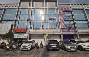 Setiabudi Banyumanik Semarang 2 Units Shophouse Strategic Many Parking Spaces