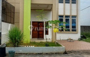 Rumah Sewa 2 Lantai Posisi Hook Kota Pontianak