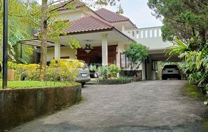 Ethnic House Vila Duta Bogor Best View Must Be Sold