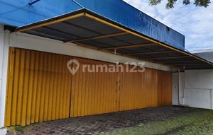 Business Space Strategic Location on Malang City Provincial Road Axis