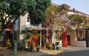 Rumah Cantik 2 Lantai Full Perabot - Keamanan 24 Jam di Cluster Elit Lor In Residence Solo