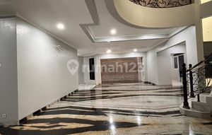 Disewakan Rumah Mewah Classic Terawat Pondok Indah Jaksel