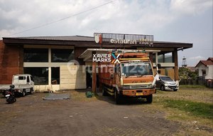 Warehouse for Rent with Land, Strategic Location Next to Plaza Araya