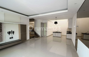 FOR SALE MINIMALIST HOUSE QUICKLY IN LAYAR PERMAI PIK 1, NORTH JAKARTA!