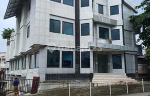 Gedung Kantor Dijual Pusat Kota Balikpapan Tersedia Basement Baru