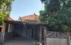 Residential House in a Flood-Free Housing Estate Near the Campus Area of Perjuangan