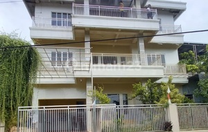 3-Story House Suitable for Dormitory or Office in Oebobo - NTT!