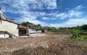 Below NJOP. Next to Bank BRI Majapahit Semarang.