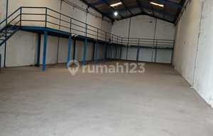 Warehouse for Rent at Mutiara Margomulyo with Strategic Office Ready for Use