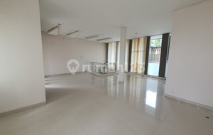 Dijual Rumah Mewah 2 Lantai Siap Huni Furnished Lokasi Dekat Harapan Raya - Pekanbaru