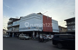 Ruko Hook 3,5 Lantai di Tengah Kota Singkawang