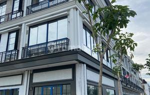 DISEWAKAN RUKO GANDENG HARVARD HOEK SIAP PAKAI 4,5 X 12,5 m2 BRAND NEW PIK2