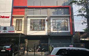 Strategic Shop House in Ciateul