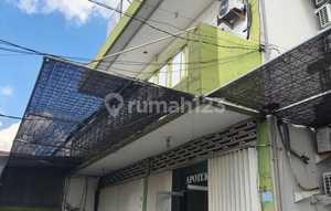 3-Story Shop House with Spacious Parking in Denpasar Cn