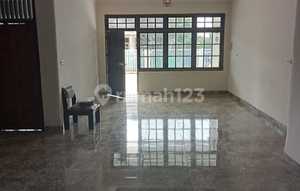 Ready-to-Occupy House in a Strategic Location at Rahayu Complex, East Banjarmasin