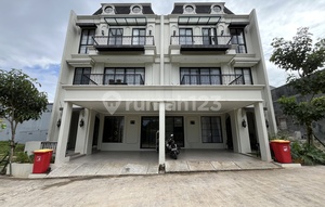 Rumah Baru 4 Lantai di Cilandak By Emporio Arsitek Dekat Tol KRL