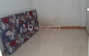 Tomang Boarding House Strategic Location Easy Access Near Public Facilities