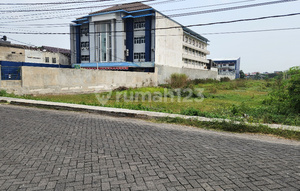 Wide land in the city center of Solo Baru area near Pakuwon Mall & The Park