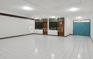 Commercial and Strategic Shop House in the Center of Tegal City