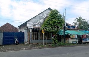 City Center Warehouse in a Strategic Area Suitable for Trade, Services, and Offices