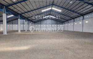 Spacious Warehouse, Ready to Use, and Large Vehicle Access in Tegal.
