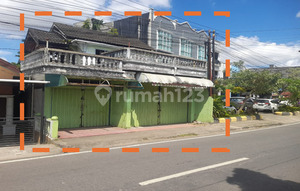 Rumah Berada di Pusat Kota dan Dilingkungan Yg Ramai serta Berada di Pinggir Jalan Raya