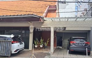 Nice 11-Bedroom House on Jl. Setiabudi Timur I
