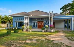 For Sale: House + Land 1,600m² Along Main Road, Suitable for Business & Investment.