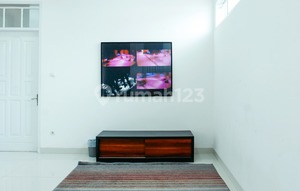 Disewakan Rumah Villa Modern Minimalis Furnished Dalam Komplek Area Setiabudi