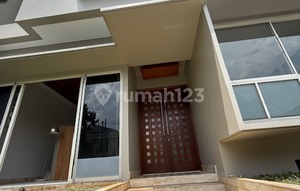 5 Bedroom Modern House in Pondok Indah, Quiet Area