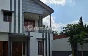 For sale: modern minimalist 2-story homestay/villa, strategic location in Baturaden, Purwokerto.