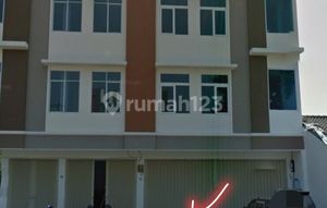 For Rent: 3-Story Shop House on Jend Sudirman Main Road, Ready to Occupy, Very Strategic Location, Bandar Lampung