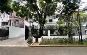 Rumah Exclusive D Kebayoran Baru Renovasi Disewakan....Disewakan