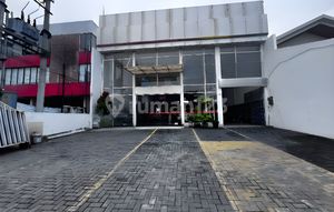FOR SALE QUICKLY READY-TO-USE BUILDING STRATEGIC LOCATION JL. RAYA ARIF RAHMAN HAKIM SUKOLIO EAST SURABAYA
