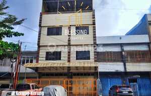 Shop House 10 Axes Kerung Kerung close to North Veteran Street