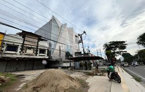 FOR RENT 3-STORY SHOPHOUSE ON BASUKI RAHMAT STREET, PALEMBANG