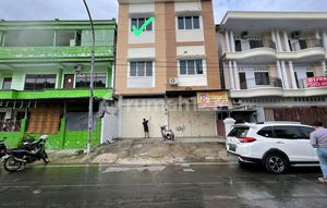 For Rent 3-Story Shop House Jl. Serigala Makassar