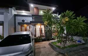 Rumah Bagus Full Furnish Di Cluster Solo Baru