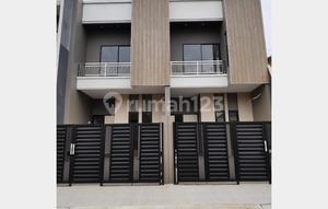 Villa Kalijudan Indah, Move-In Ready, Strategic Location in Surabaya