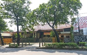 Old Commercial Building at Jl Kemang Raya, Bangka, South Jakarta, Land Area 1,124m2, Cash Only.