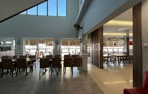 Gedung Komersial 2 Lantai Bagus Strategis di Pinggir Jalan Matraman Raya Strategis Tidak Kena Gagen