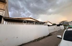 Gudang Di Komplek Kavling Dpr. Cipondoh. Luas Tanah 800m2. Ada Office. Unit Rapi
