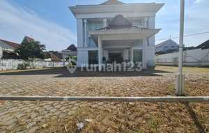 Strategic Office Building Ready for Use in Serengan Solo