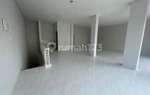 FOR SALE: ATTACHED SHOPHOUSES IN GADING SERPONG, FACING THE ROAD, SPACIOUS CAR PARKING